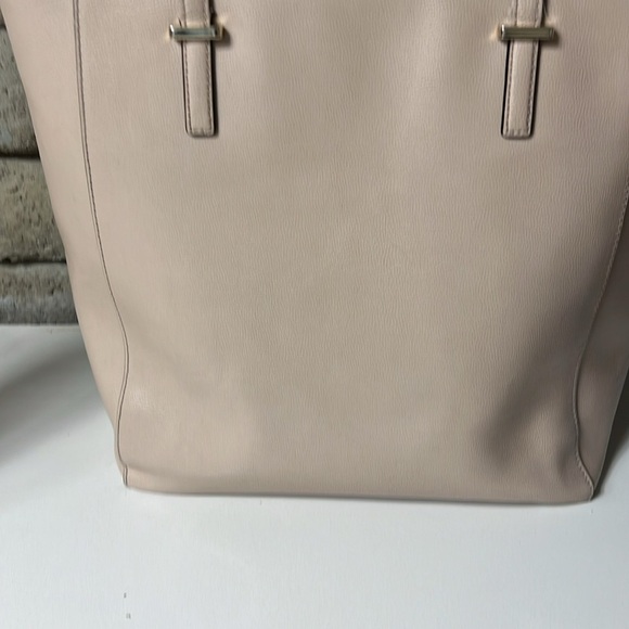 Kate Spade Yvonne Patterson Beige Tote Bag. - Picture 5 of 8